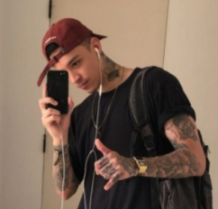 Andrés<em> R.</em>